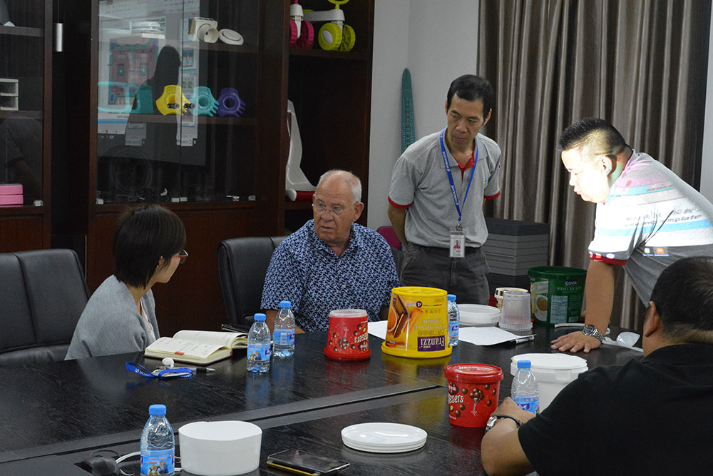 Warmly welcome David to our factory for mould technical discussion